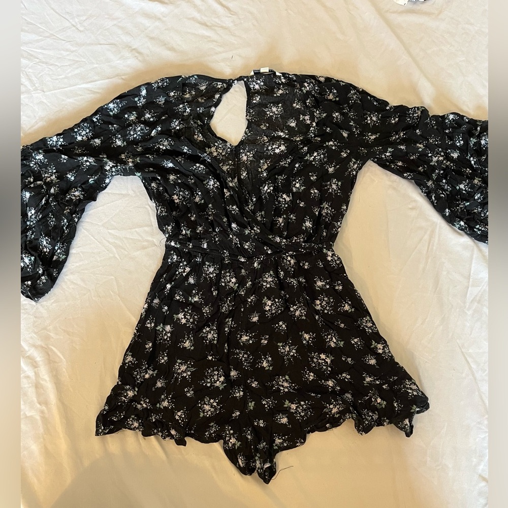 Black floral romper American Eagle size Small